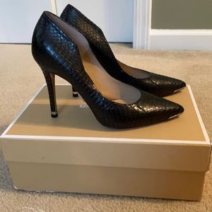 Michael Kors Avra pump